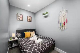 Spacious 1BR Galleria Apt with Pool & Free Park - Houston - 9