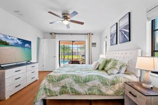 Pelican Paradise! Waterfront, BBQ, Heated Pool, King Bed, Luxury, Family Fun & More - 5