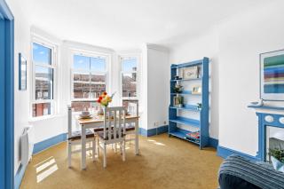 Central Stylish Apartment - FREE Parking - 4min to beach - Worthing - 8