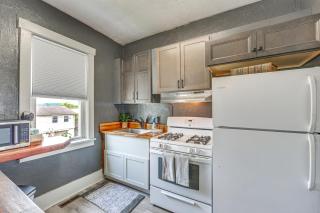 Updated New Kensington Home with Deck 22 Mi to PGH! - New Kensington - 9