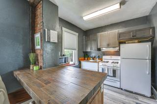 Updated New Kensington Home with Deck 22 Mi to PGH! - 3