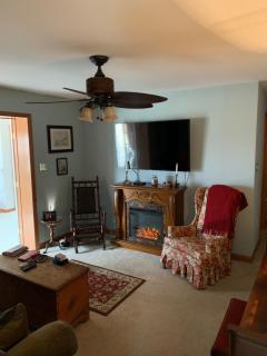 2nd floor guest room with attached bath - 8