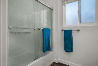 Modern 2 Levels One-Bedroom Retreat in central Location in Hollywood - 2