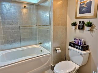 StaysPro - Glamorous Beverlywood Residence Near EVERYTHING LA - Los Angeles - 3