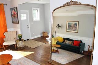 BOUTIQUE GARDEN HOUSE CHICAGO 3-STORY sleeps 12 - Chicago - 0