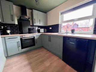 Quirky, Newly Converted Flat - 1