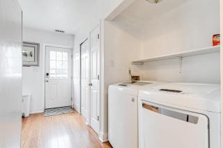 Peaceful & spacious family home near Carytown fully fenced - 2