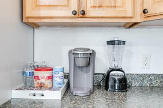 Peaceful & spacious family home near Carytown fully fenced - 4