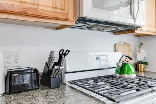 Peaceful & spacious family home near Carytown fully fenced - 3