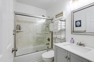 Peaceful & spacious family home near Carytown fully fenced - 1