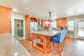 Fire Pit and Sauna Spacious Lake Texoma Retreat! - Denison - 4