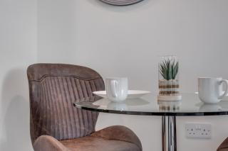 Huge Long Stay Savings! City View Balcony Penthouse - Liverpool - 7
