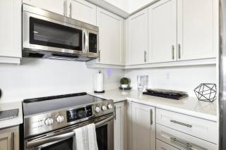 2 BedroomsWaterfront POM Serenity Escape - Bowmanville - 9