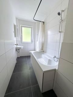 City Apartment with WIFI, Kitchen and 4K TV - - 8