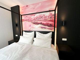 City Apartment with WIFI, Kitchen and 4K TV - - 1