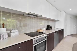 Coastal Harbour lights -Pool Gym & prime Location - Cairns - 6
