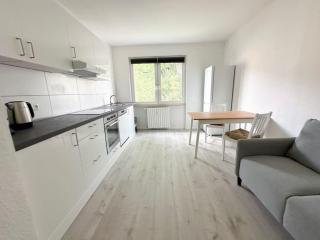 City Apartment with WIFI, Kitchen and 4K TV - - 8