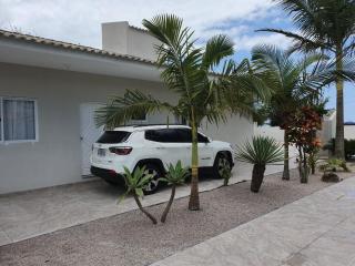 Casa de três dormitórios com piscina, 30 mt da praia - 0