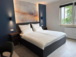 City Apartment with WIFI, Kitchen and 4K TV - - 1