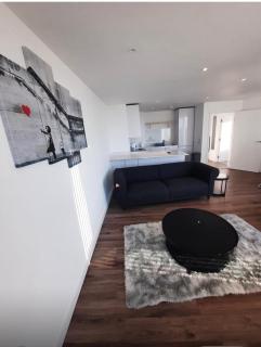 Spacious 3 bed apartment with stunning views - 6