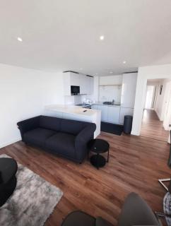 Spacious 3 bed apartment with stunning views - 0