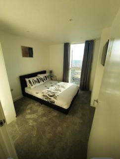 Spacious 3 bed apartment with stunning views - 2