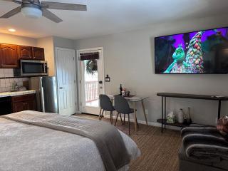 YoBee! Park Reservation Included! Heart of Yosemite - Homey Studios and Breakfast - 8