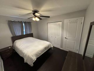 Full House - 5 Bed, 2 Bath - East - Windsor - 1
