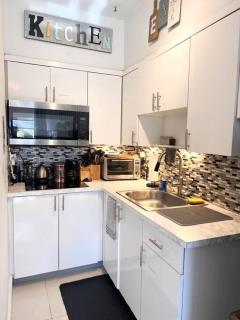 Beachside 1BR Steps Away from Beach - 3