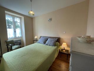 Maison de ferme rénovée en pierre avec jardin, cheminée, WIFI, équipements bébé, animaux acceptés - FR-1-489-19 - Ébreuil - 5