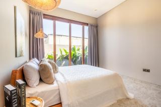 Villa Glentana - Rare 3br Villa with Full Rice Field Views and Sunset - Canggu - 5