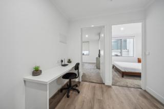 Convenient 2-Bed with Pool By Parks & Amenities - Canberra - 7