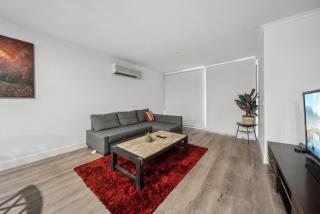 Convenient 2-Bed with Pool By Parks & Amenities - Canberra - 3