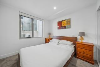Convenient 2-Bed with Pool By Parks & Amenities - Canberra - 9