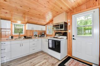 Cozy 3-Bdrm Waterfront Cottage - Havelock - 1