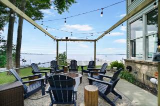 6BR Houghton Lake House with Indoor Pool, Hot Tub and Golf Simulator - 6