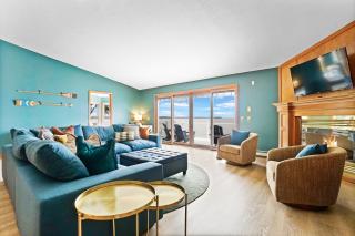 6BR Houghton Lake House with Indoor Pool, Hot Tub and Golf Simulator - 7