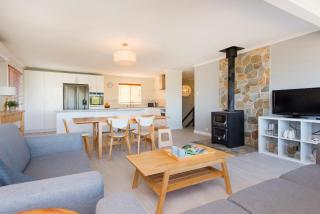 Seaclusion Cottage - Modern renovated beach house - Guilderton - 4