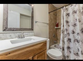 Royal family palace - Lago Vista - 1