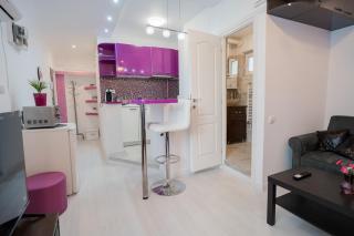 Ultra Central White & Lila Studio - Bukarest - 2