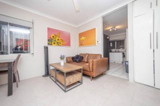 King Bedroom with Aircon 65' 4K TV 1L - 6