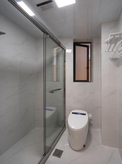 In the City of Center with Bund View and Orient-al Pearl TV Tower View - 3