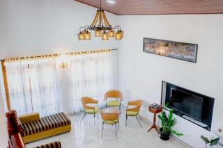 Bloomsbury Holiday Home - 3