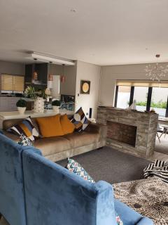 Luxury holiday home 3 bedroom, 3 bathroom house in Nahoon - 1