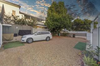 Queen Bedroom in Shared Apartment 2M - Brisbane - 9