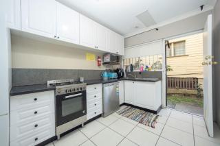 Queen Bedroom in Shared Apartment 2M - 8