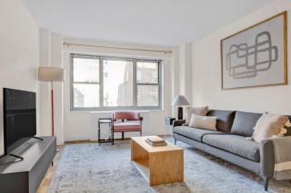 Midtown 1BR w Gym Doorman nr Grand Central NYC-745 - 0