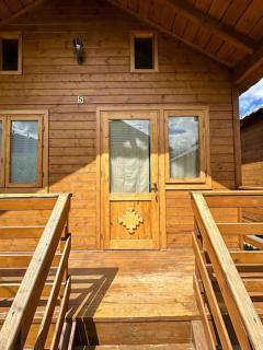 LogInn Family Cabin Cozy Wooden Cottage in Mestia - 1