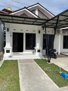 Modern House with 2 Bedrooms - 0