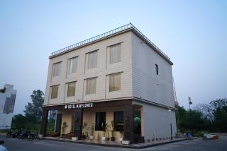 Mayflower Hotel - - 0